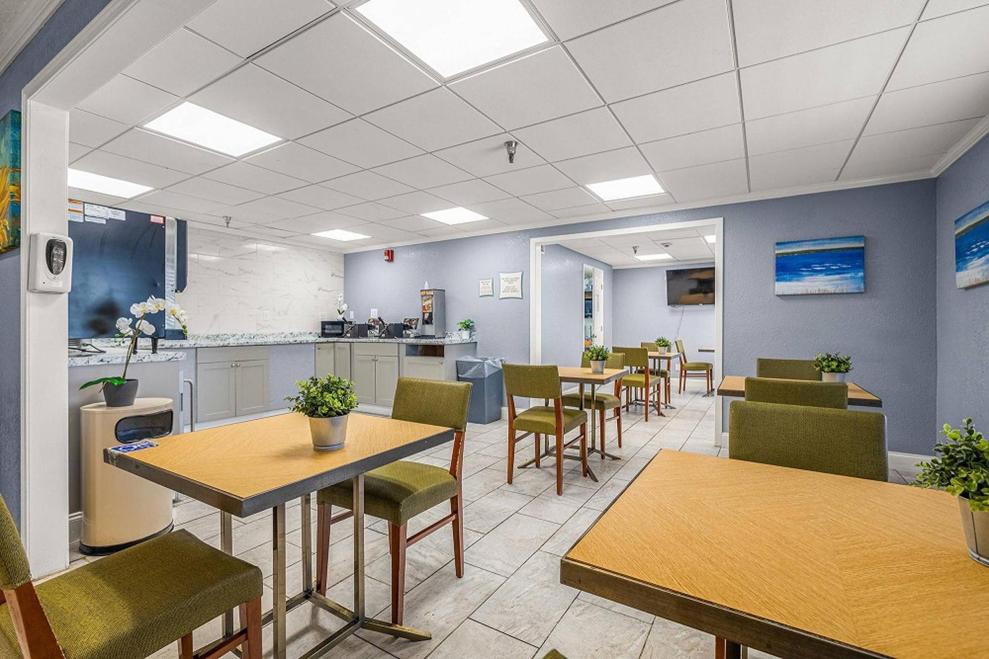La Quinta By Wyndham Brandon West Hotel 3*