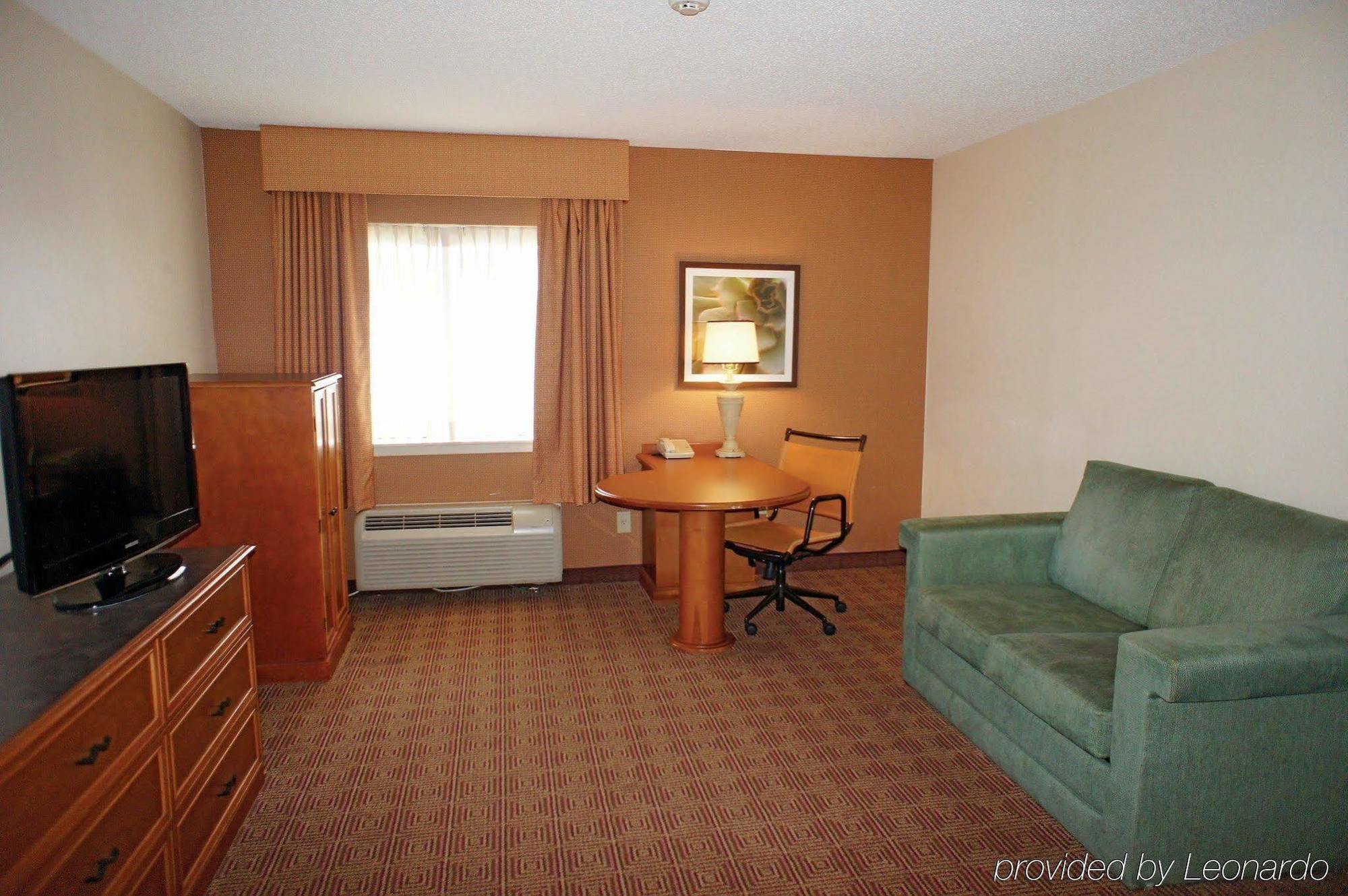 La Quinta By Wyndham Brandon West Hotel 3*
