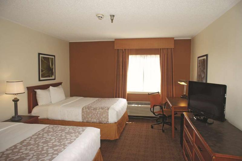 La Quinta By Wyndham Brandon West Hotel